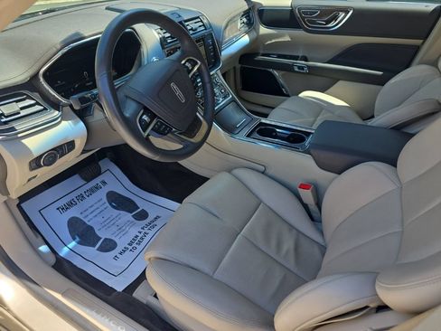 Used 2017 Lincoln Continental Select FWD image 11