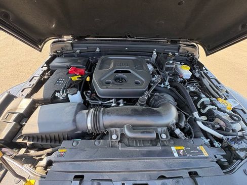 Used 2025 Jeep Wrangler Unlimited Sahara AWD/4WD image 31