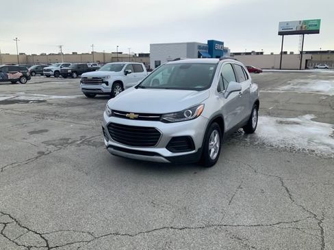 Used 2019 Chevrolet Trax LT w/ Driver Confidence Package image 2