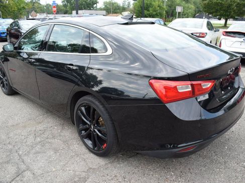 Used 2018 Chevrolet Malibu LT w/ Leather Package FWD image 8