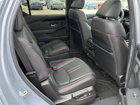 Used 2025 Honda Pilot TrailSport image 17