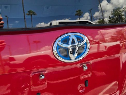 Used 2014 Toyota Prius Five FWD image 10
