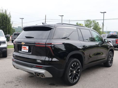 Used 2026 Chevrolet Traverse LT w/ Sun and Wheel Package FWD image 7