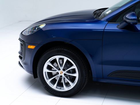 Certified 2026 Porsche Macan AWD/4WD image 11