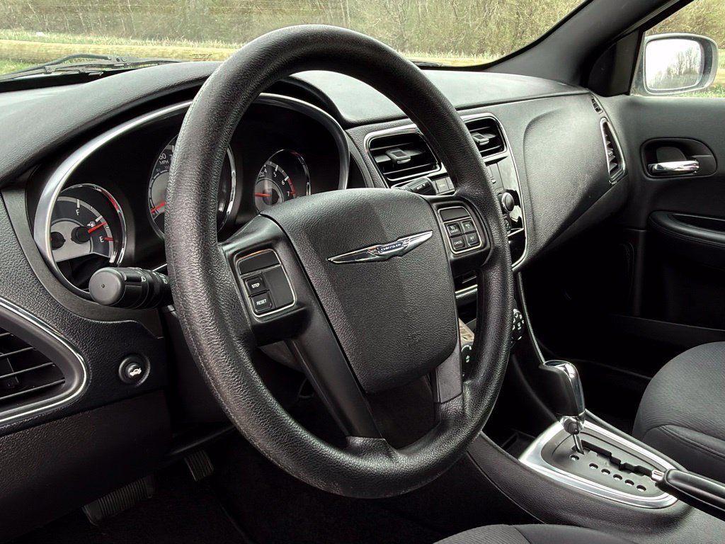 Used 2014 Chrysler 200 LX FWD image 15