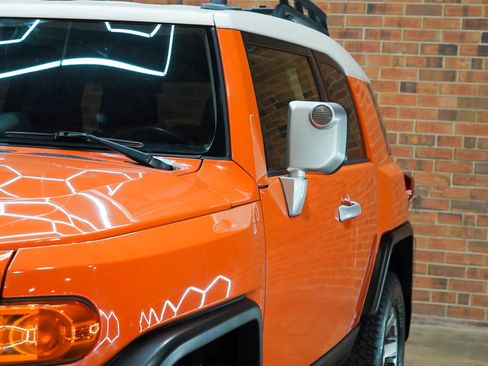 Used 2014 Toyota FJ Cruiser 4WD w/ Upgrade Package image 23