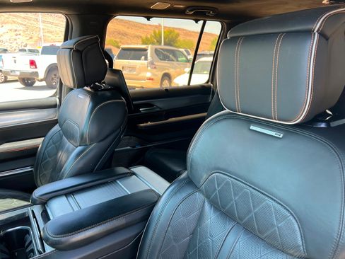 Used 2022 Jeep Grand Wagoneer Series III w/ Rear Seat Video Group 1 AWD/4WD image 16