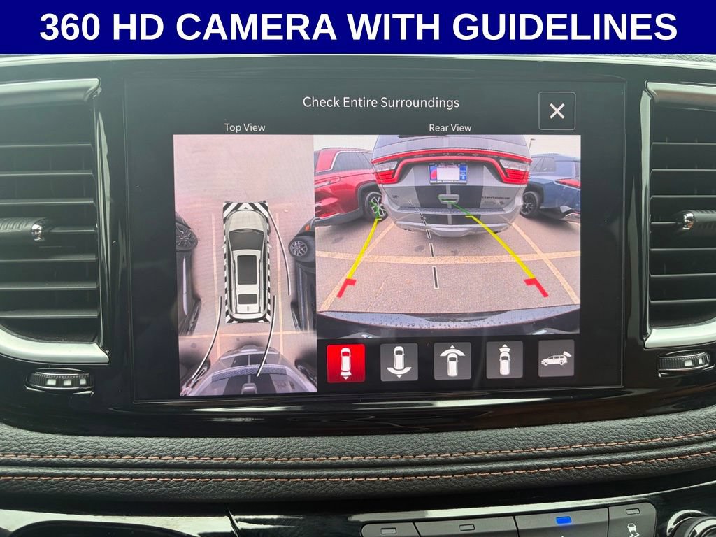 Used 2024 Chrysler Pacifica Pinnacle FWD image 3