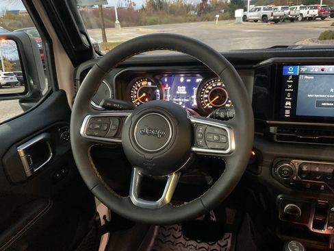 Used 2024 Jeep Wrangler Sahara image 19