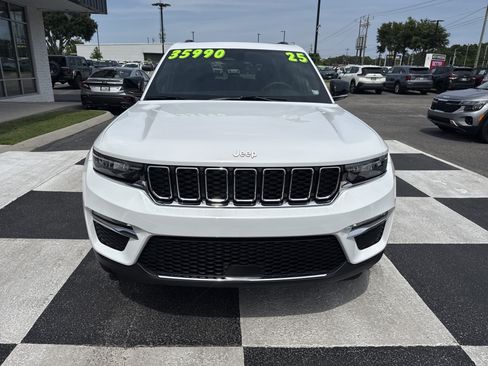Used 2025 Jeep Grand Cherokee Limited RWD image 2