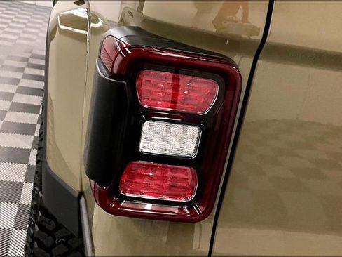 Used 2026 Jeep Gladiator Willys AWD/4WD image 35