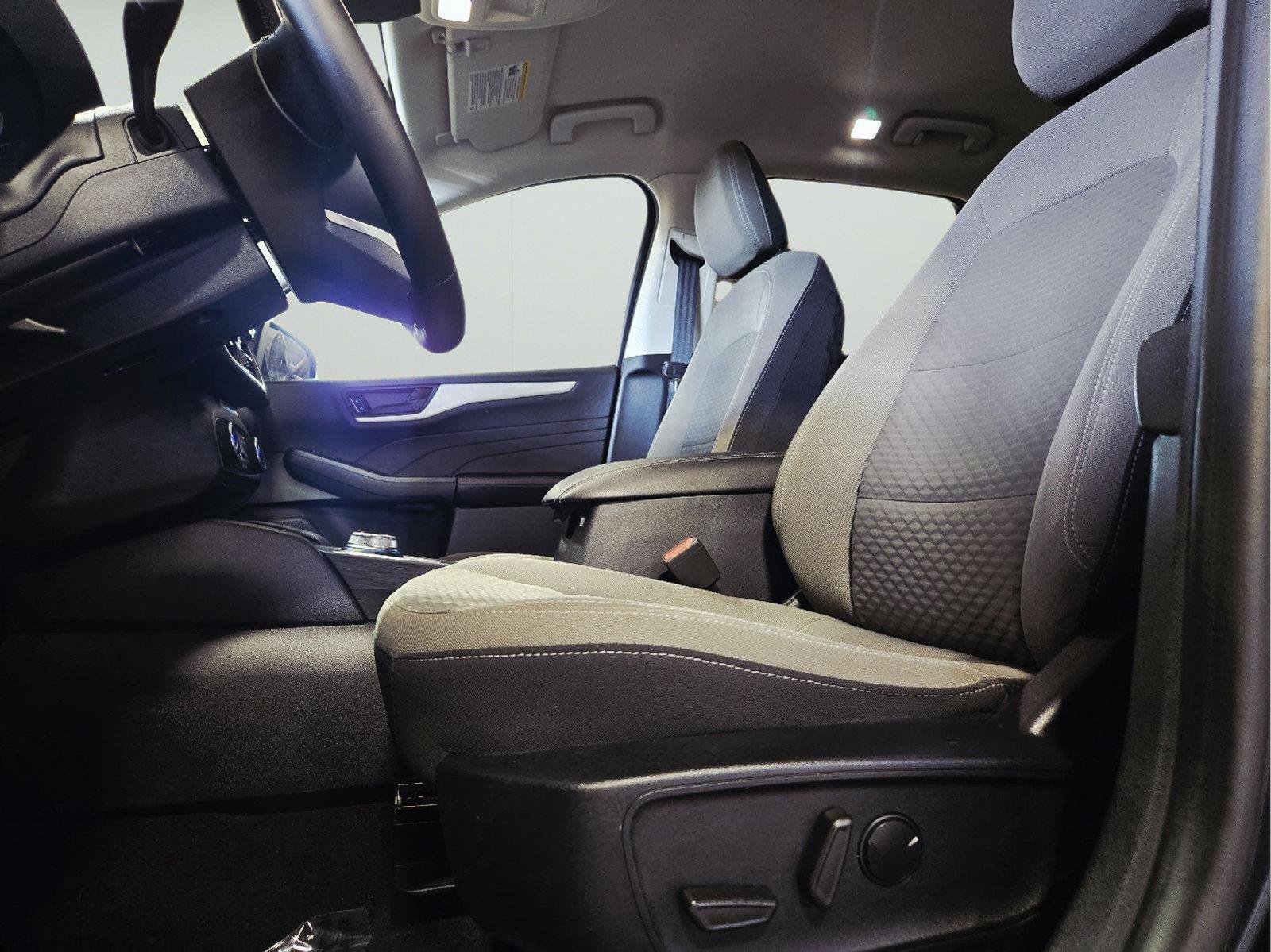 Used 2022 Ford Escape SE w/ Convenience Package FWD image 12