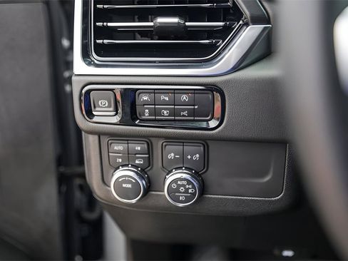 Used 2025 GMC Yukon Denali image 15