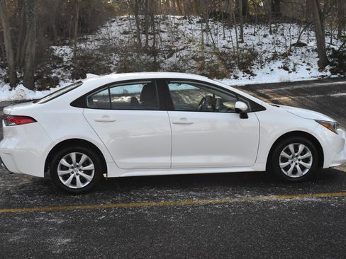 Used 2022 Toyota Corolla LE image 10