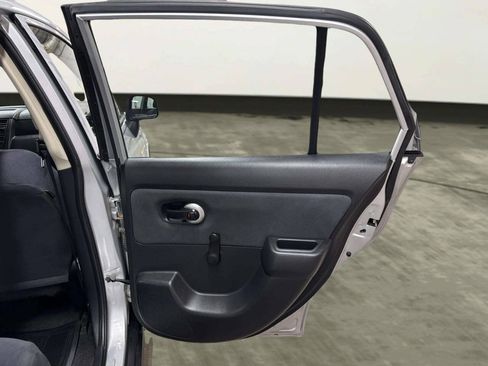 Used 2010 Nissan Versa Sedan FWD image 18