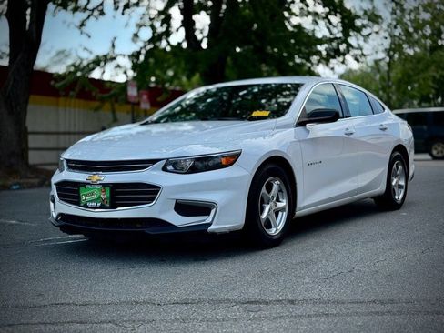 Used 2018 Chevrolet Malibu LS FWD image 3