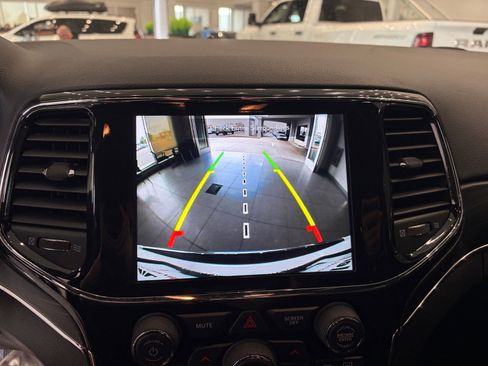 Used 2022 Jeep Grand Cherokee Limited AWD/4WD image 26