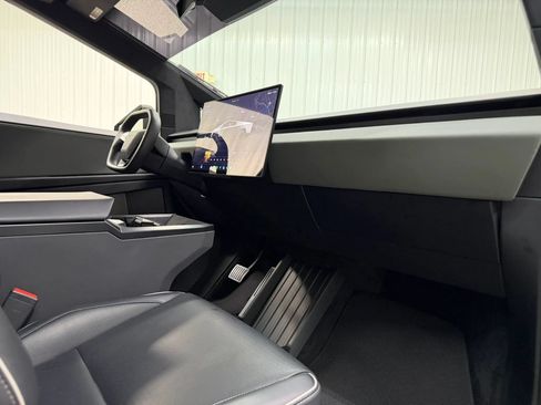 Used 2024 Tesla Cybertruck AWD Crew Cab image 14