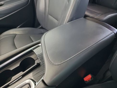 Used 2022 Buick Enclave Essence w/ Sport Touring Edition FWD image 31
