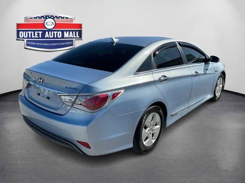 Used 2011 Hyundai Sonata Hybrid Sedan 4D image 3