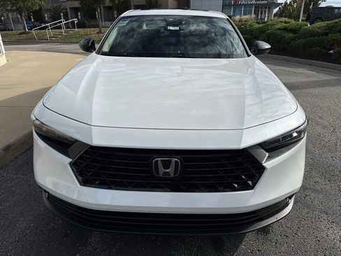 Used 2025 Honda Accord SE image 11