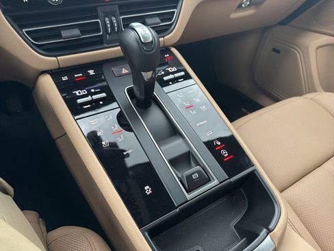 Used 2025 Porsche Macan image 48