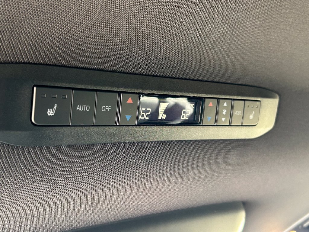 Used 2025 Toyota Sienna Platinum AWD/4WD image 25