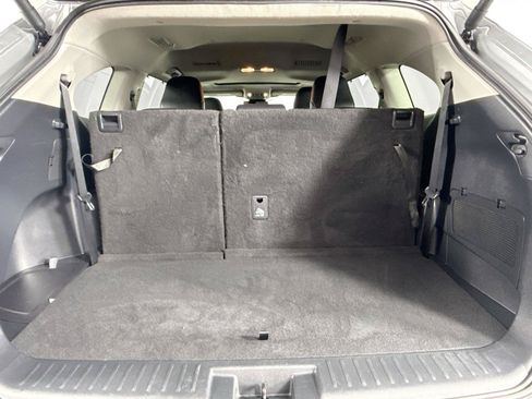 Used 2025 Toyota Highlander XLE AWD/4WD image 38