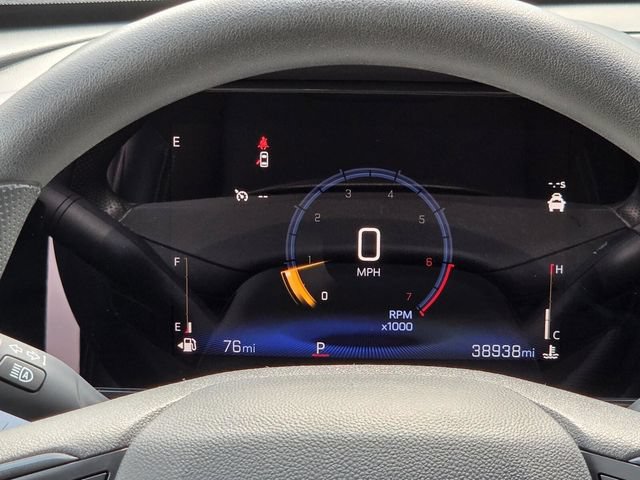 Used 2025 Chevrolet Trax LT FWD image 19