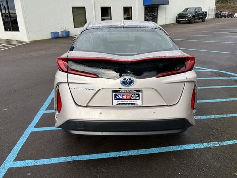 Used 2019 Toyota Prius Prime Plus image 4