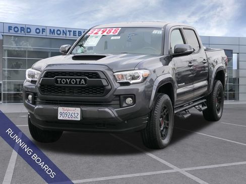 Used 2018 Toyota Tacoma TRD Sport w/ TRD Premium Sport Package RWD image 8