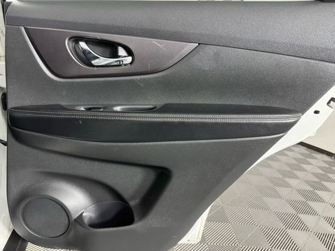 Used 2016 Nissan Rogue SV w/ SV Premium Package image 44