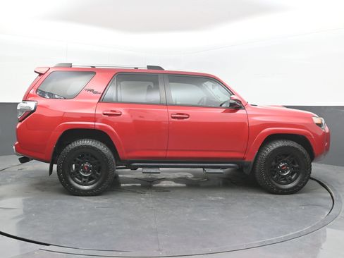 Used 2018 Toyota 4Runner TRD Off-Road Premium AWD/4WD image 8