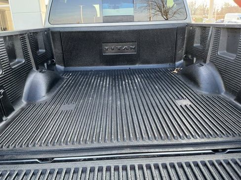 Used 2018 Nissan Titan SV image 19