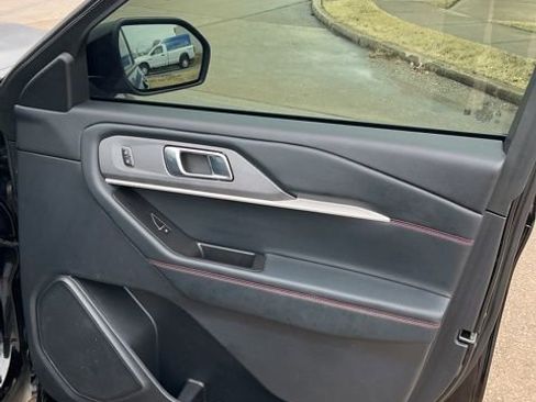 Used 2025 Ford Explorer ST-Line w/ Premium Package image 8