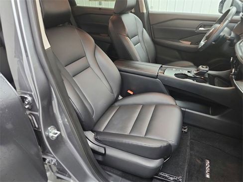 Used 2023 Nissan Rogue SV w/ SV Premium Package image 73