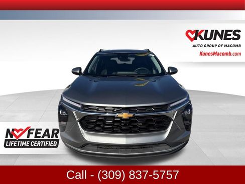 Used 2025 Chevrolet Equinox LT image 2