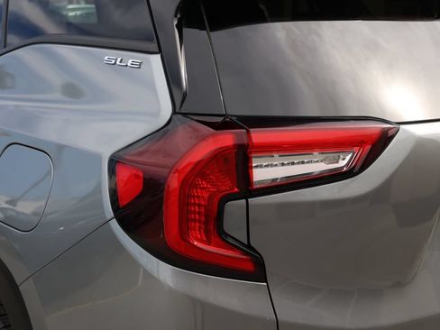 Used 2024 GMC Terrain SLE AWD/4WD image 7