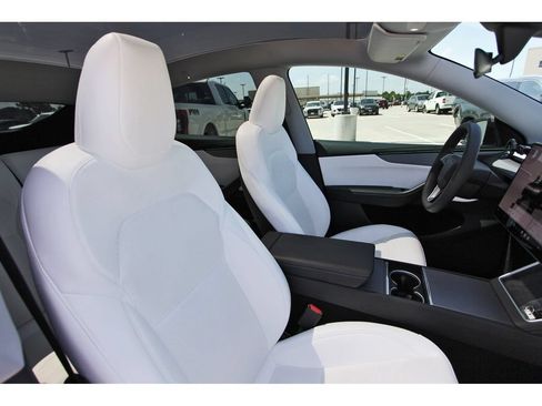Used 2026 Tesla Model Y 2WD image 23