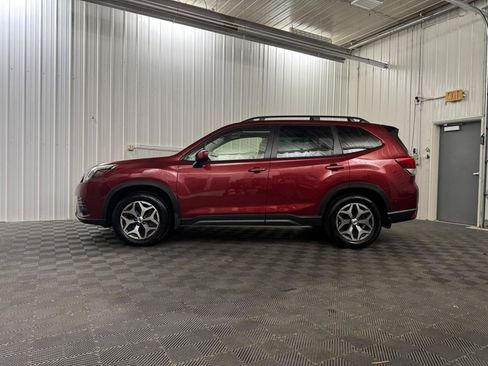 Used 2024 Subaru Forester Premium AWD/4WD image 2