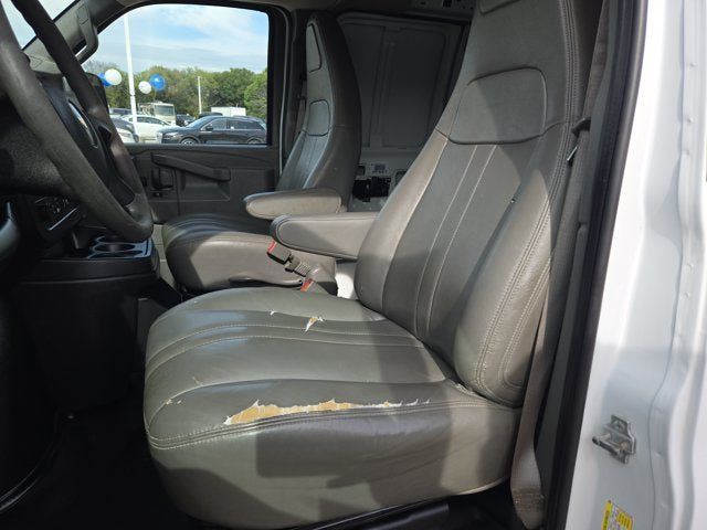Used 2019 Chevrolet Express 2500 RWD image 16