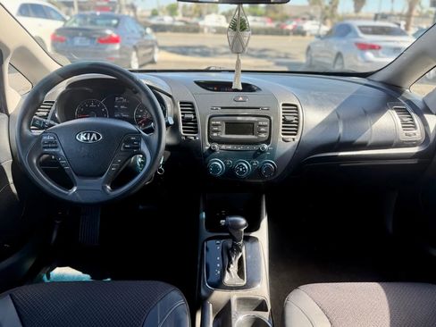 Used 2018 Kia Forte LX image 12