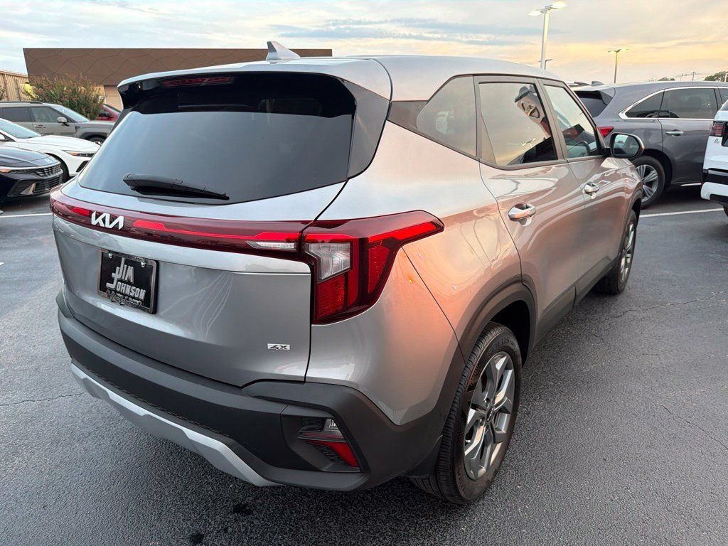 Used 2026 Kia Seltos LX AWD/4WD image 5