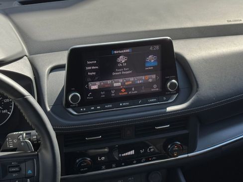 Used 2025 Nissan Rogue SV FWD image 17