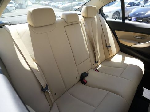 Used 2018 BMW 320i xDrive Sedan AWD/4WD image 26