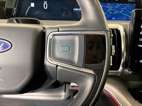 Used 2025 Ford Expedition Platinum image 29