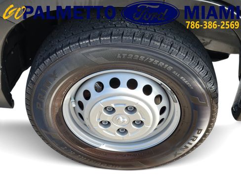 Used 2025 RAM ProMaster 2500 w/ Convenience Group FWD image 13