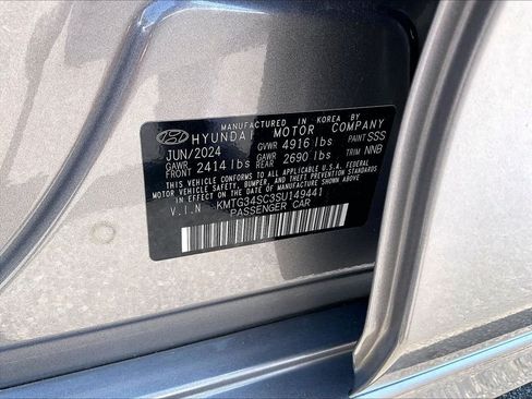 Used 2025 Genesis G70 2.5T AWD/4WD image 32