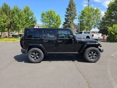 Used 2015 Jeep Wrangler Unlimited Sahara w/ Connectivity Group AWD/4WD image 6