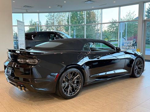 Used 2022 Chevrolet Camaro ZL1 RWD image 9